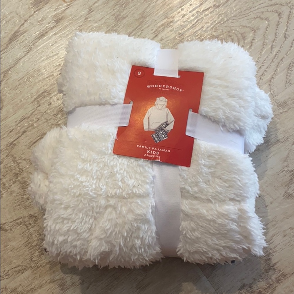 Pajamas 5T NWT